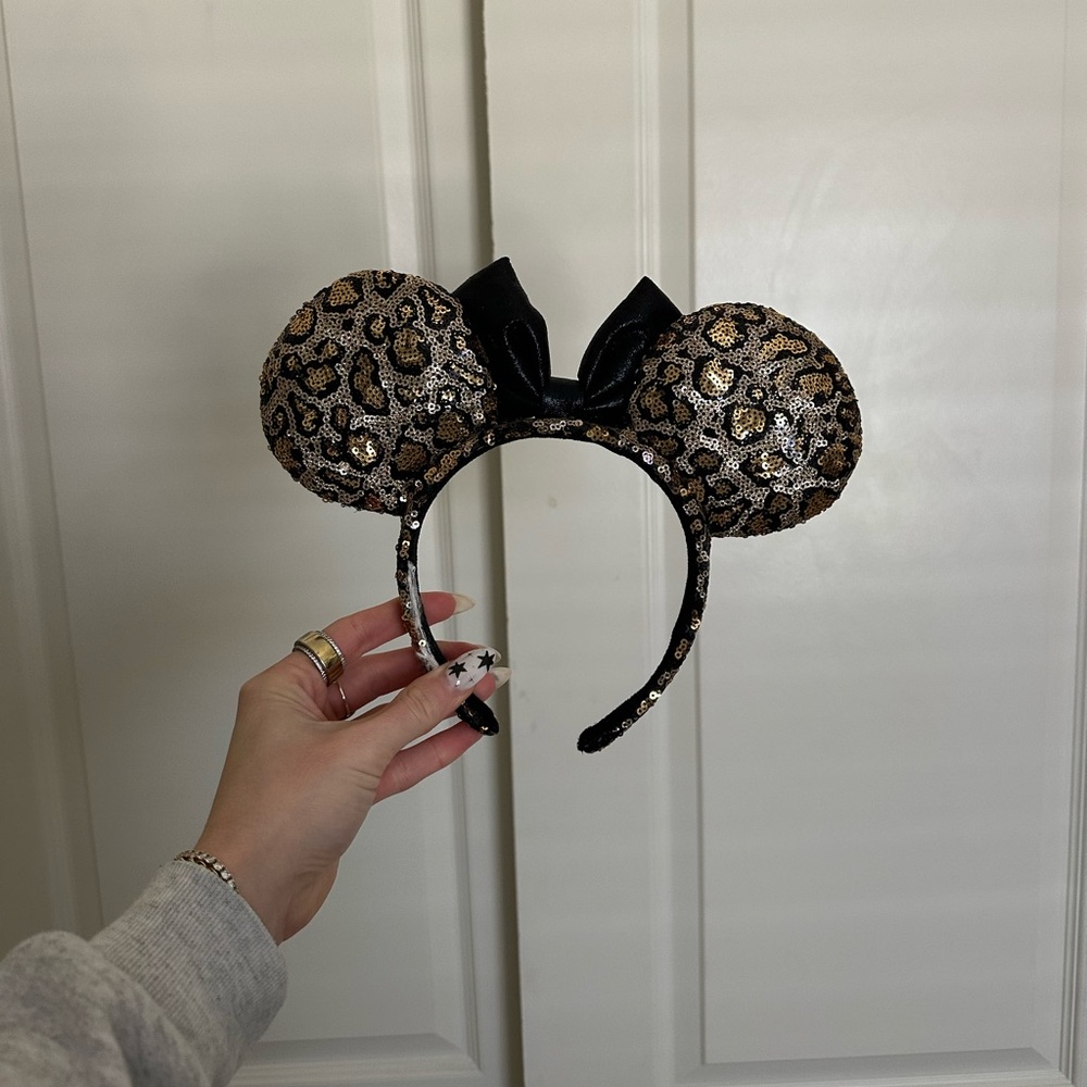Disney Leopard Print Sequin Hidden Mickey Ear Headband WDW Disney World Bow - Picture 2 of 2